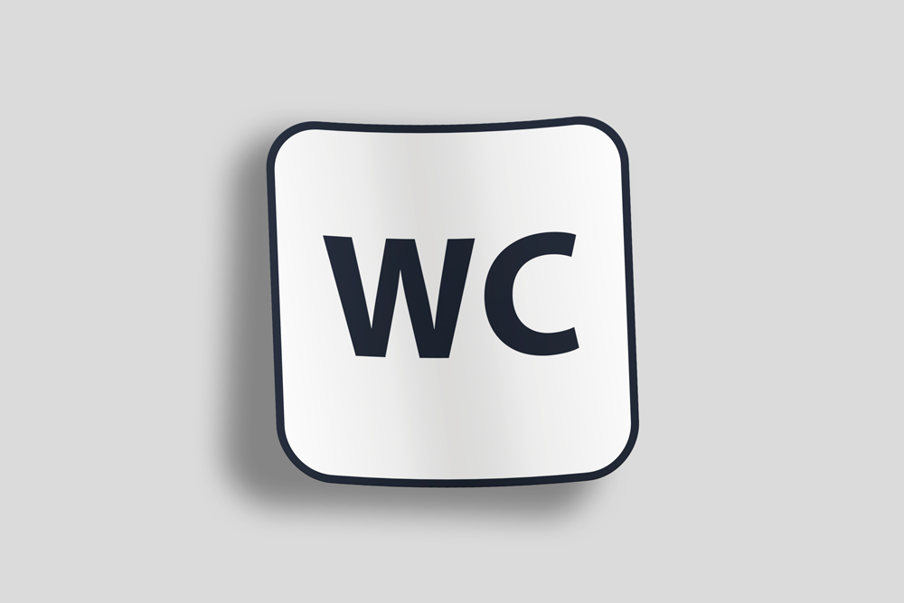 Proste oznaczenie WC z ciemnymi literami na jasnym tle